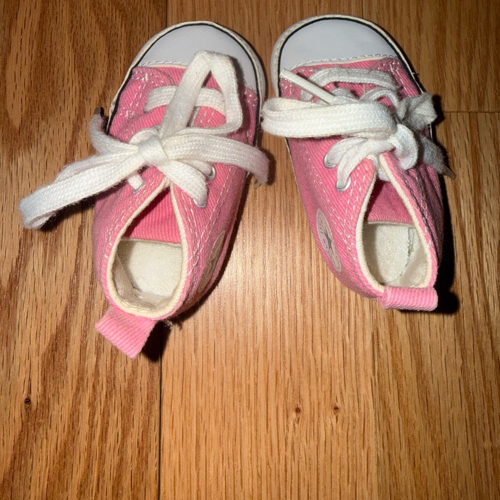 Converse Baby Pink Crib Sneakers - Picture 2 of 3